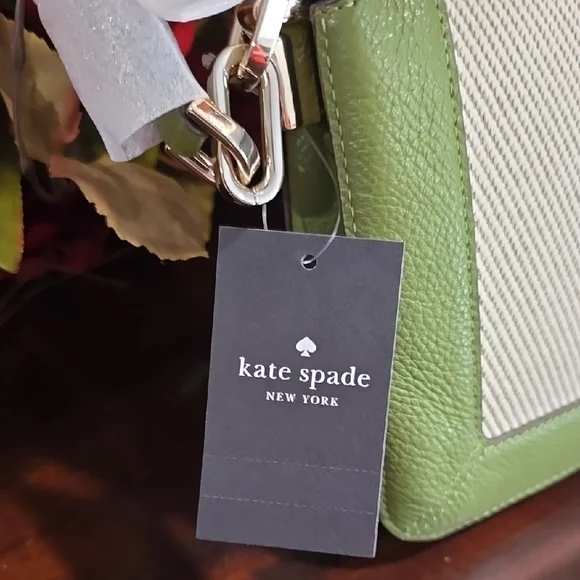 Kate Spade Elegant Green and Cream Crossbody Bag - Picture 3 of 9